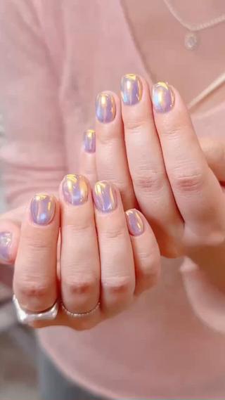 マグネットとミラーパウダーの組み合わせ、光の角度によって輝きが変わる上品なデザイン 