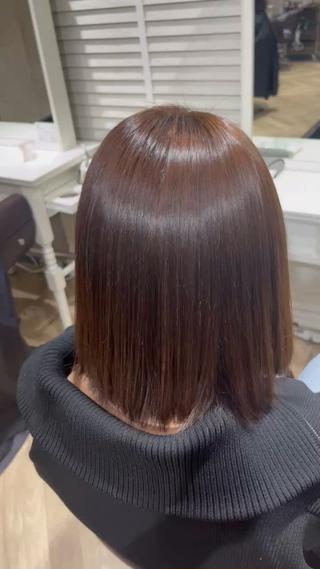 ごわつきのある多毛さんの美髪矯正
カラーとコテのダメージがある髪で本当は切りたかったんですが、伸ばしてるとのことだったので負担のないようにしました！ 