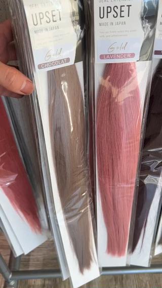 シールエクステのラインナップです!
希望の色味がございましたら
取り置きも可能ですので予約の際に
お伝えください!