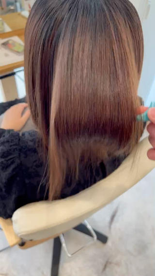 前の投稿の1ヶ月後です！！！
1ヶ月たっても艶がなくならない！！！
劣化が少ないのが僕の縮毛矯正の特徴です 