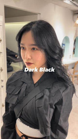Dark Black 肌のトーンがワントーン明るく見えるダークカラーとってもおすすめです
艶うるカラーぜひしましょう