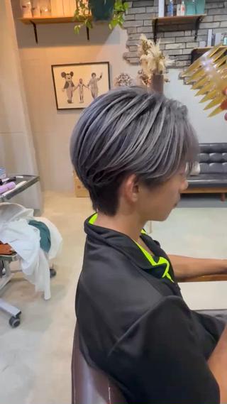 全頭ブリーチからつくるメンズシャドールーツ

コントラスト強めでデザインしてみました 