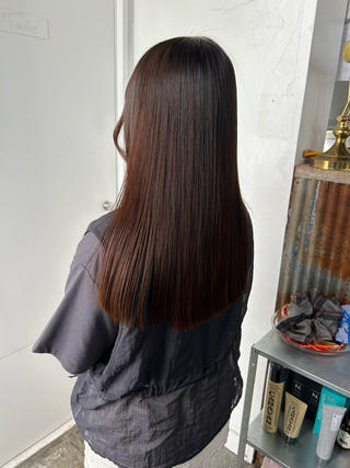 酸性ストレートとっても人気です
縮毛矯正よりも柔らかく自然に仕上がり、巻くことも◎
ブリーチ毛のお客様も施術可能です♡ 