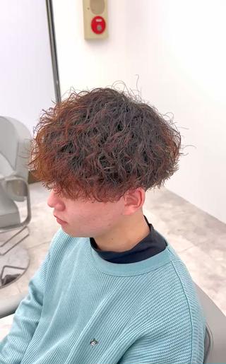 ミディアム パーマ メンズ 渡部 優輝のヘアスタイル