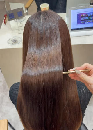 つやつや縮毛矯正 ️️

扱いやすい髪の毛美髪手に入れましょ~~ ♪ 