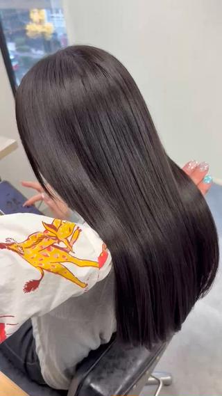 #osakahairsalon #japanesehairstraightening #地毛風ストレート #梅田縮毛矯正 #大阪縮毛矯正
縮毛矯正が“硬くなる・傷む・不自然になる”人の共通点は、
薬剤の強さが合っていないだけ。
髪質は悪くありません。
技術の合う美容師に出会ってないだけです。
自然なストレートになりたい方は、写真送ってください
担当 @sot.a1221
ご予約はプロフィールのURL又は、DMからお願いいたします。
【Garland umeda】
大阪市北区茶屋町1-52 comodo梅田ビル 6F
TEL 06-6131-7181