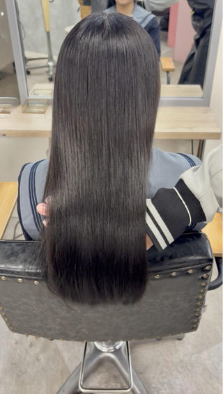 朝はうまくいくのに、昼には崩れる理由は
クセではなく“乾燥”です。
乾かし方と保水ケアが正しくなれば
アイロンの回数を減らせます。
「今のケア合ってる?」と不安な人は
写真+今のケア習慣を送ってください
担当 @sot.a1221
ご予約はプロフィールのURL又は、DMからお願いいたします。
【Garland umeda】
大阪市北区茶屋町1-52 comodo梅田ビル 6F
TEL 06-6131-7181
その他のメニューも多数ございます
お気軽にお問い合わせ下さい