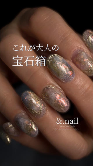 大人のためのくすみパステルカラー


30代後半以降のお客様から

「もう可愛らしい色を選ぶ歳じゃないし…」

「ちょっと私には色が若すぎて似合わないんじゃ」

こんなお声を聞きます

＼ そんなことありません！！ ／
と声を大にして言いたい

(お客様にはいつもお伝えしてる)

何歳だって【自分の好きな色】を楽しんでいいんです

私はお客様のやりたい！を
似合うようにデザインするのが
プロのネイリストだと思っていて

全力で
【あなたのための似合わせデザイン】を
提供します！ 