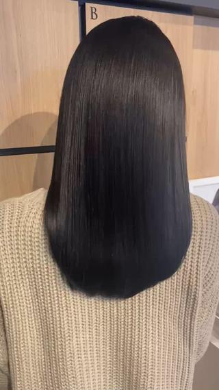 本来の柔らかさとツヤを維持出来るメニューです。
ダメージを最小限に抑え髪質に合わせて薬剤調合をいたします。
カラーの同時施術で、憧れのナチュラルヘアを再現︎ 