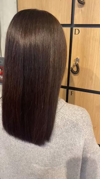 髪の毛の強度を修復するトリートメントです。
ストレートやカラーなどの、ダメージによるうねり絡まりをケア！
アフターケアとして最適

痛みのない髪質改善。
（※元の癖は伸びません）︎ 