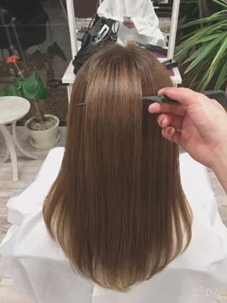 アフター動画!
ツルツルサラサラ美髪
どんなに強い癖も、そんな癖は無いけどワサァーて
膨れて広がる髪も全て綺麗にしてみせます!
僕の手にかかればちょちょいのちょいです