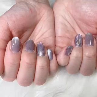 バカラネイル
バカラグラスみたいに透明感とプルプルとキラキラが盛りだくさん
プルマグのアートです