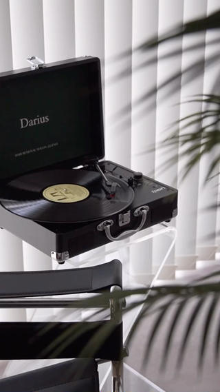 Dariusの施術は完全個室のプライベート空間で行います。

「大手サロンは若い子ばかりで気まずかった...」
「身体の状態や悩みを他のお客さんに聞かれたくない...」
「簡易的な仕切りで流れ作業の施術は嫌だ」

そんなお客様も安心して通いやすいサロンになってます

脱毛・脱毛サロンに不安がある方は
ぜひ私にお任せください！ 