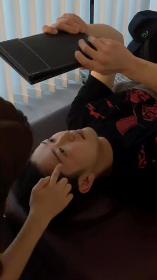 《一気に垢抜ける！今話題の眉毛デザイン》
一人ひとりの理想に合わせて丁寧にカウンセリング。
特殊な眉パーマ技術＆ワックス脱毛で自由自在な眉へ！
眉毛の悩みを一気に解決します。

美容師免許も持つ施術者がチェックするので自分に似合う眉毛がわからない方も安心◎ 