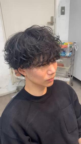 ◆学生に人気のツイストスパイラルパーマがオススメ
◆SNSで話題の波巻きスパイラルパーマも◎
◆セルフスタイリングでも再現性のあるヘアデザインをご提案◎
Instagram
fifth_kazushi

#原宿#メンズカット#メンズパーマ#メンズマッシュ#ツーブロック#ツイストスパイラルパーマ#ツイストパーマ#波巻きスパイラルパーマ#シャドウパーマ#フェザーパーマ 