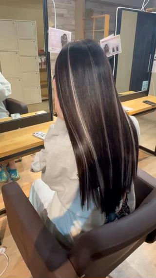 シールエクステ＋ハイライトエクステでギャルに
大変身

 