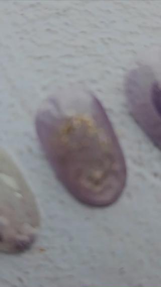 春から夏にかけて
おすすめデザイン
パープルフラワーネイル
ぷっくりとしたニュアンスと組みあわせて
大人かわいいデザインです

ぷるっとしたマグとお花のデザイン 