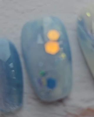 奥域のある天然石風ネイル
カラー変更可
青のマグネットに夏ぽいデザインです 