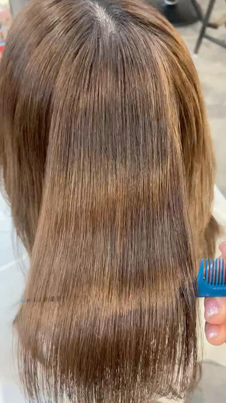 セミロング 艶髪矯正|ダイオウ シュナのヘアスタイル