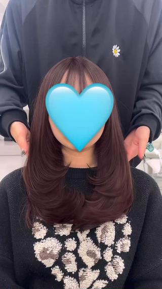 韓国っぽレイヤーで“今っぽい抜け感”を
顔まわりにやわらかく動くレイヤーを入れるだけで、
一気に印象が垢抜ける♡

「重すぎず、でもツヤ感はキープしたい」
「巻かなくても可愛く見えるスタイルがいい」
そんな方におすすめなのが【韓国レイヤーカット】です

骨格や髪質に合わせてレイヤーの入れ方を調整するので、
小顔効果も◎ 朝のスタイリングも簡単になります

「韓国っぽくなりたい！」と思ったらぜひお任せください

#韓国ヘア #レイヤーカット #レイヤー#透明感カラー#池袋 