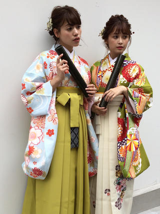 
卒業式
【渋谷駅徒歩5分】【渋谷公会堂５分】
成人式.卒業式も予約承っております　

Instagram→kimono_hair_akira
　　　　　　　　　　スタイル載せてます。
　　　　　
☆ウィッグを使ったロングアレンジ
ウィッグ込みのメニューあります！！
色は３パターン
ダークブラウン.ナチュラルブラウン.ハイトーンブラウンです！！

☆ヘアアレンジ＋袴着付け　　　　　　　　　10000円
☆袴着付けのみ　　　　　　　　　　　　　　5000円
☆袴着付け＋ヘアアレンジ(ウィッグ込み)        13000円

【成人式当日】
☆ヘアアレンジ＋振袖着付け                             15000円
☆ヘアアレンジ(ウィッグ込み)＋振袖着付け    18000円  ヴィックプレゼントです！！
☆ ヘアアレンジ＋振袖着付け＋メイク              19000円
☆ ヘアアレンジ(ウィッグ込み)＋振袖着付け＋メイク
                                                                              22000円

【当日以外】
☆ヘアアレンジ＋振袖着付け　　　　　　　　13200円

☆振袖着付け＋ヘアアレンジ(ウィッグ込み)　17600円
ヴィックプレゼントです！！

☆ヘアアレンジ＋袴着付け　　　　　　　　　10000円

︎早朝料金　9時00分前から３０分ごとに500円です。


とても、とても、とても可愛く
こだわりたい方
ご予約お待ちしております

キャンセル料は無料なので
安心して下さい

早めのご予約オススメです！！　

早めにご予約頂いたお客様を優先して
時間をきめています。

LINEでの
打ち合わせ
できます

成人式、卒業式、 入学式の訪問着、 袴、  七五三、 結婚式、 参列、 前撮り、 などなど
も、承っております

渋谷区を中心に出張着付けもしております。
お気軽にお問い合わせくださいませ！！

#フリーランス美容師#成人式#成人式着付け#水引きアレンジ#ドライフラワーヘアアレンジ#金箔ヘアアレンジ#卒業式袴#袴レンタル#振袖レンタル＃袴ヘアセット＃振袖ヘアセット＃袴着付け＃成人式前撮り＃七五三着物着付け#結婚式着付け#渋谷#原宿#表参道#渋谷成人式#渋谷卒業式#渋谷結婚式着付け#渋谷成人式 着付け#渋谷成人式振袖着付け #渋谷公会堂 