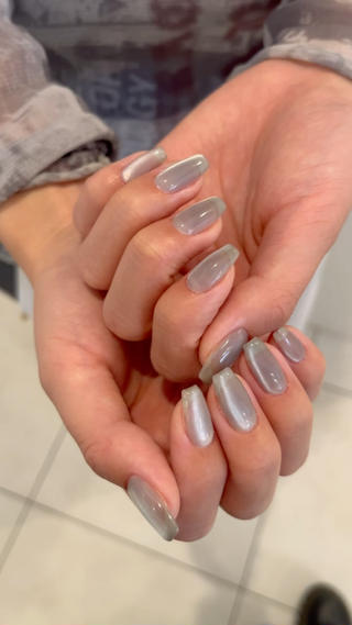 これからの季節に可愛い透け感のあるうるうるなブルーのマグネットネイルです
 