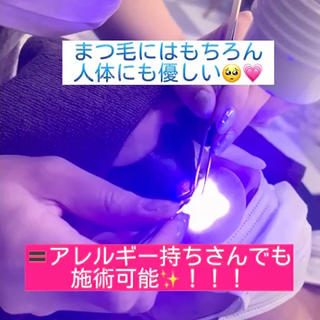 LEDエクステ導入店。
LEDiLashでアレルギーでエクステが出来なかった方も施術可能に
アレルギーのない方は通常のエクステより持続力が大幅アップ 