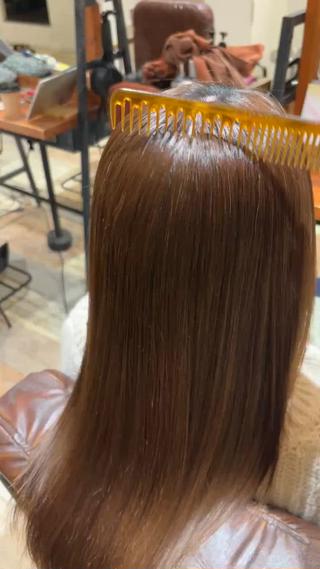 セミロング ブリーチなしカラー 美髪矯正・清水天空のヘアスタイル