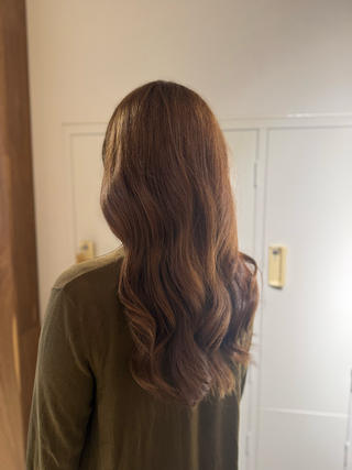 赤みが気になるとのことでしたので、赤みを抑えつつ、
トーンアップして明るさも出るようなお色味にさせていただきました