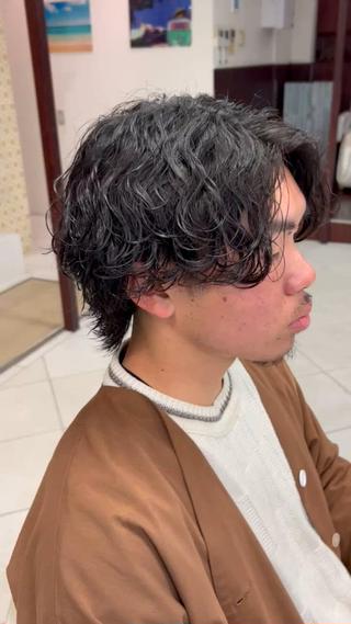 最近流行りの波巻きパーマ!試してみませんか?