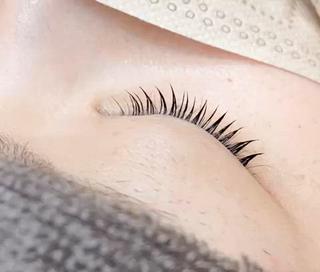 束感を作って目を閉じても可愛いデザイン♡ 