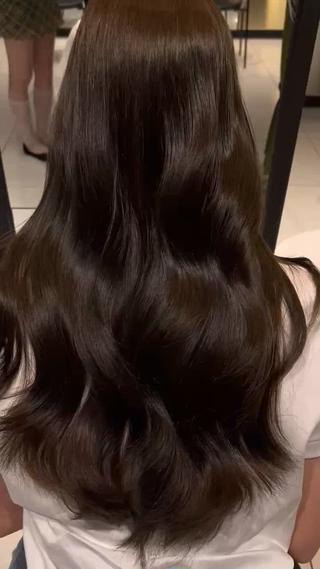 ワンカラーで作る透明感カラー️
仕上げで可愛く巻いてます 