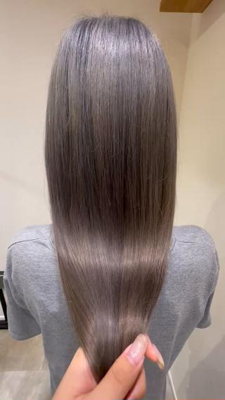 ケア剤を使いながらブリーチするとダメージ最小限で切れ毛なしでできるのでおすすめです!
髪質改善トリートメントも一緒にしてあげるとツヤ感+手触り◎