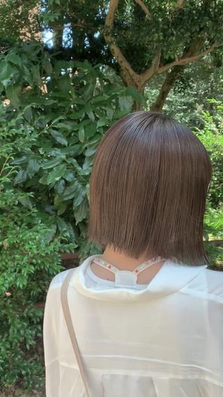 オリーブグレージュ 