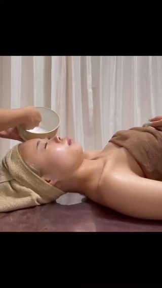 【小顔リンパマッサージ】の施術内容の
【コラーゲン泡パック】になります
施術直後から、ハリ・ツヤ・弾力・トーンアップ
感じて頂けます
泡全てがコラーゲン
拭き取り不要で浸透していきます
是非この機会にご体感下さい