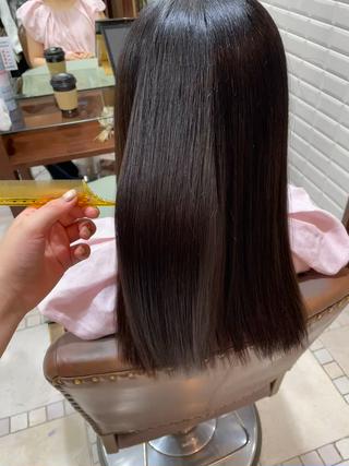 酸熱トリートメント

手触りもよくしっとりまとまってくれます！

トリートメントの種類も2種類あるので、お悩みに合わせて一緒に選ばせていただきます！

最後にアイロンでトリートメントをしっかり固定していくのでよりサラサラの仕上がりになります！

少しでも気になる方是非ご相談ください️ 