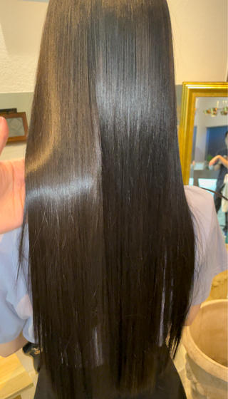 今人気の酸熱トリートメントになります！
髪質やダメージに合わせてトリートメントの保湿も選んでいただけるので是非一緒に選んでいきましょう️

朝のお手入れを楽にされたい方
広がりを抑えたい方
手触りを変えたい方     などなど…

少しでも興味のある方ご連絡お待ちしております

カラーとの相性も抜群なので、酸熱トリートメントと一緒にカラーしていただくのもおすすめです！
今回は暗めの地毛風カラーにしたのでよりうる艶感が増してとても可愛いです

 