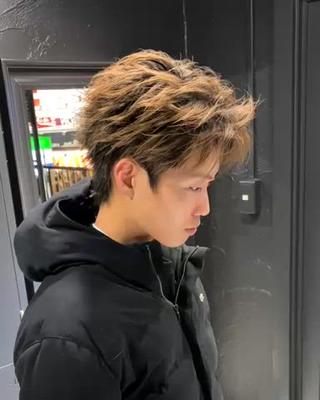 ハイトーン×スパイキーフェザーショート
明るい髪の毛をしっかりと動かし躍動感のあるスタイルに！！ 