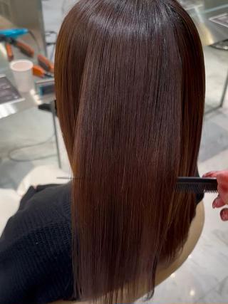 セミロング 髪質改善　縮毛の達人 矢井由真のヘアスタイル