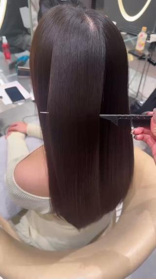 セミロング 髪質改善 縮毛の達人 矢井由真のヘアスタイル