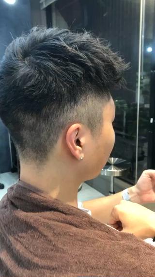 フェードまで行かない刈り上げでスッキリ柔らかい印象に 