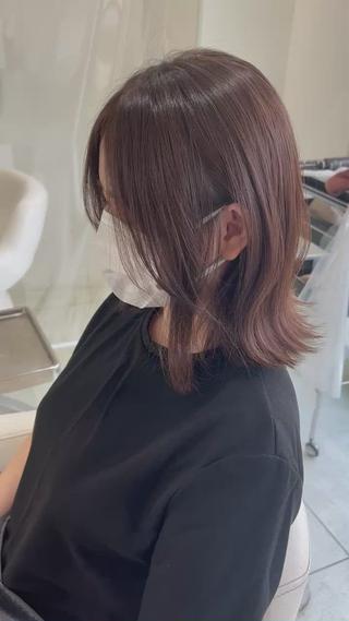 外ハネボブが安定に可愛い
お顔の形問わずに似合いますよ♪
いざと言うときはまとめて、顔周りを下ろしても可愛いです!