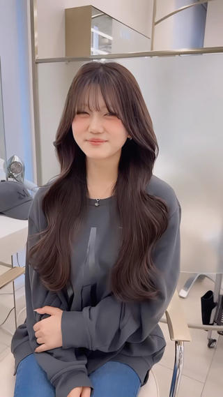 ロング 𝑭𝒖𝒌𝒂🩶 モテ髪×透明感カラーのヘアスタイル