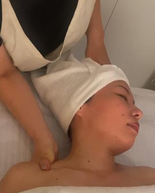 エレクトロで凝り固まった筋肉を動かします。
痛みはなく　心地よい感覚。
 