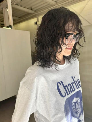 ミディアムパーマ♪
ふわふわっと抜け感たっぷりに。