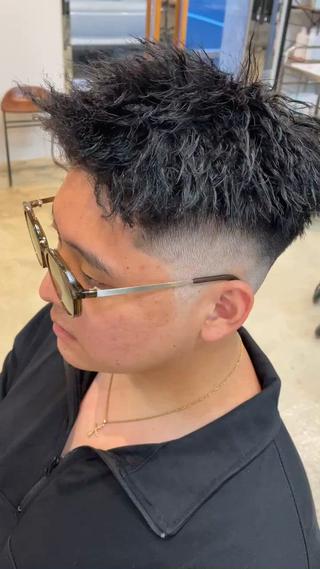 ショート パーマ メンズ 飯泉/メンズカラー ツイスパ/メッシュのヘアスタイル