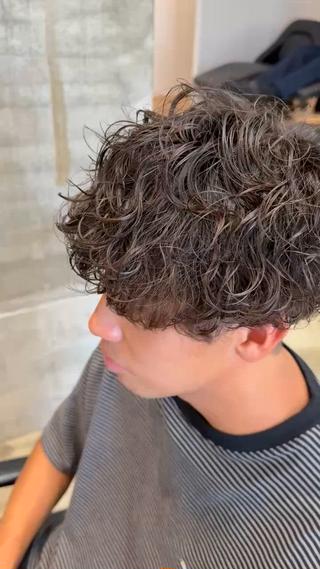 パーマ メンズ 飯泉/メンズカラー ツイスパ/メッシュのヘアスタイル