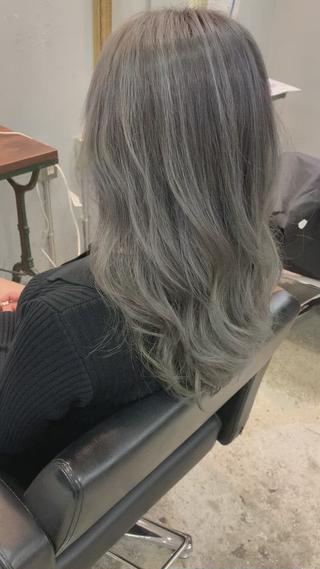 セミロング カラー Mikuri 【Little】のヘアスタイル