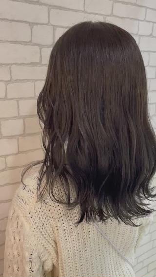 赤味を消したミントグレージュ 