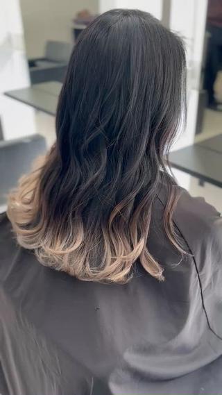 毛先のみのグラデーションカラー☆
本日ご案内可能です！
お待ちしております♪ 